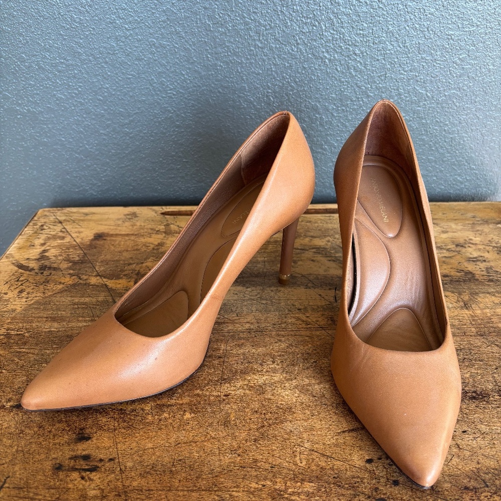 Antonio Melani tan leather heels